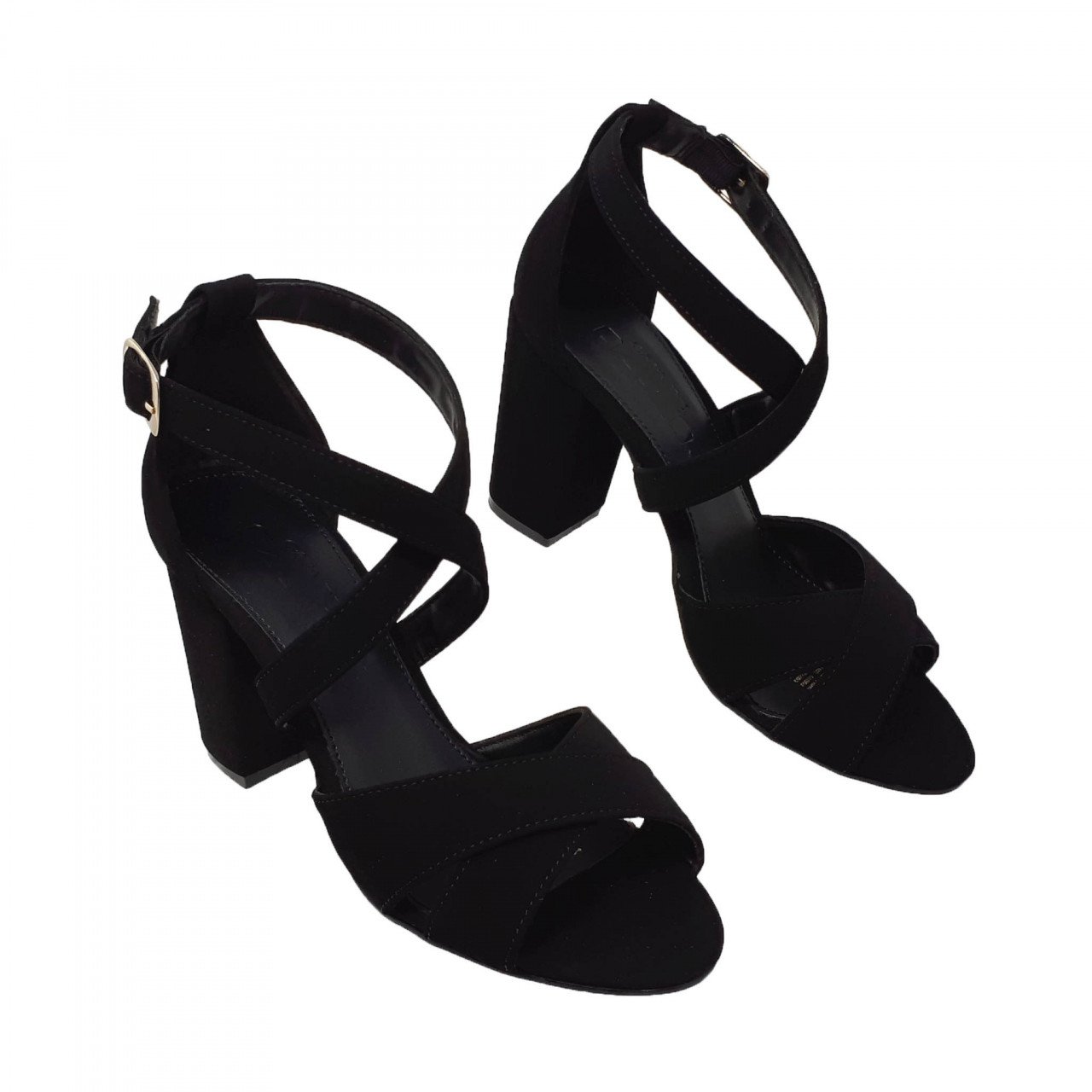 Zapatilla negra abierta cruzada | Coyote y Olivia