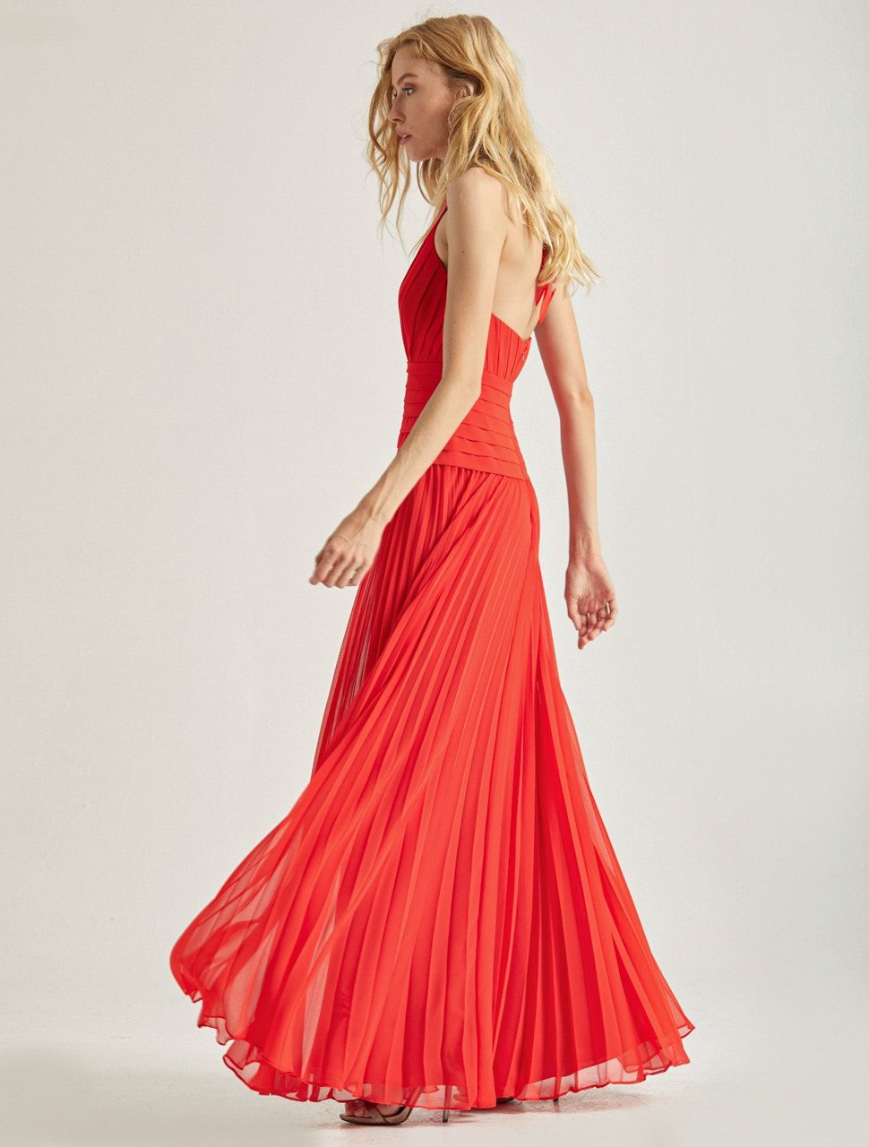 PLEATED GEORGETTE GOWN PLEATED GEORGETTE GOWN