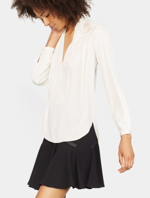 FLORAL EMBROIDERED LONG SLEEVE V NECK TOP FLORAL EMBROIDERED LONG SLEEVE V NECK TOP