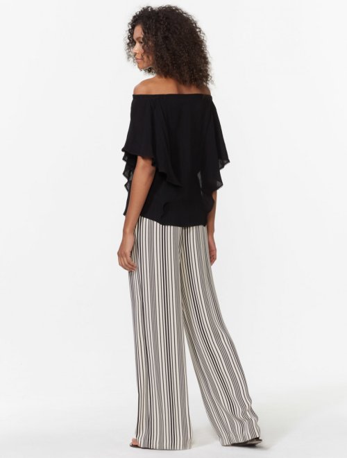 FLUTTER SLEEVE OFF SHOULDER TOP