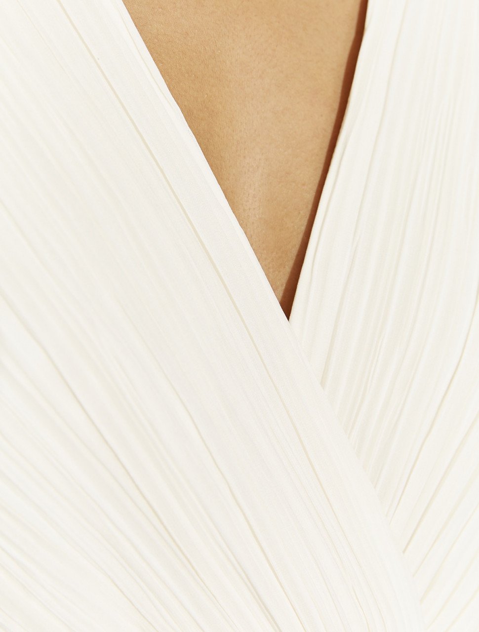 VESTIDO GEORGETTE DETALLE PLISADO VESTIDO GEORGETTE DETALLE PLISADO