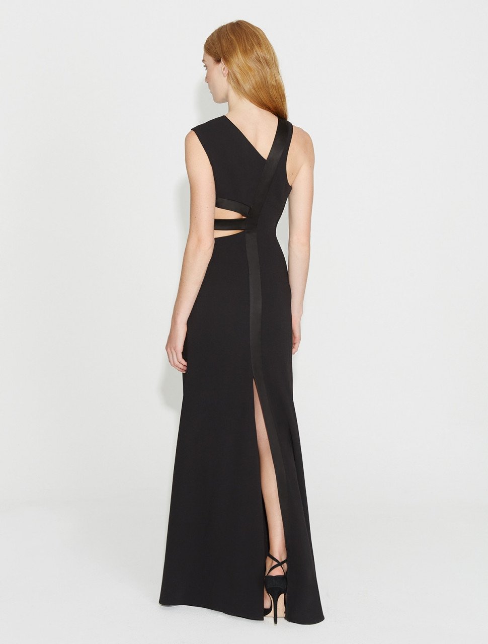 VESTIDO LARGO CREPE CON RECOTES VESTIDO LARGO CREPE CON RECOTES