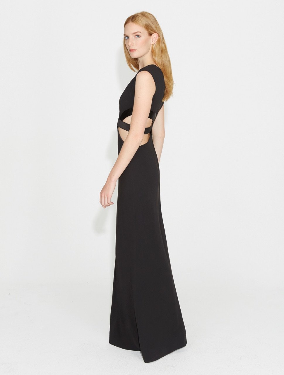 VESTIDO LARGO CREPE CON RECOTES VESTIDO LARGO CREPE CON RECOTES