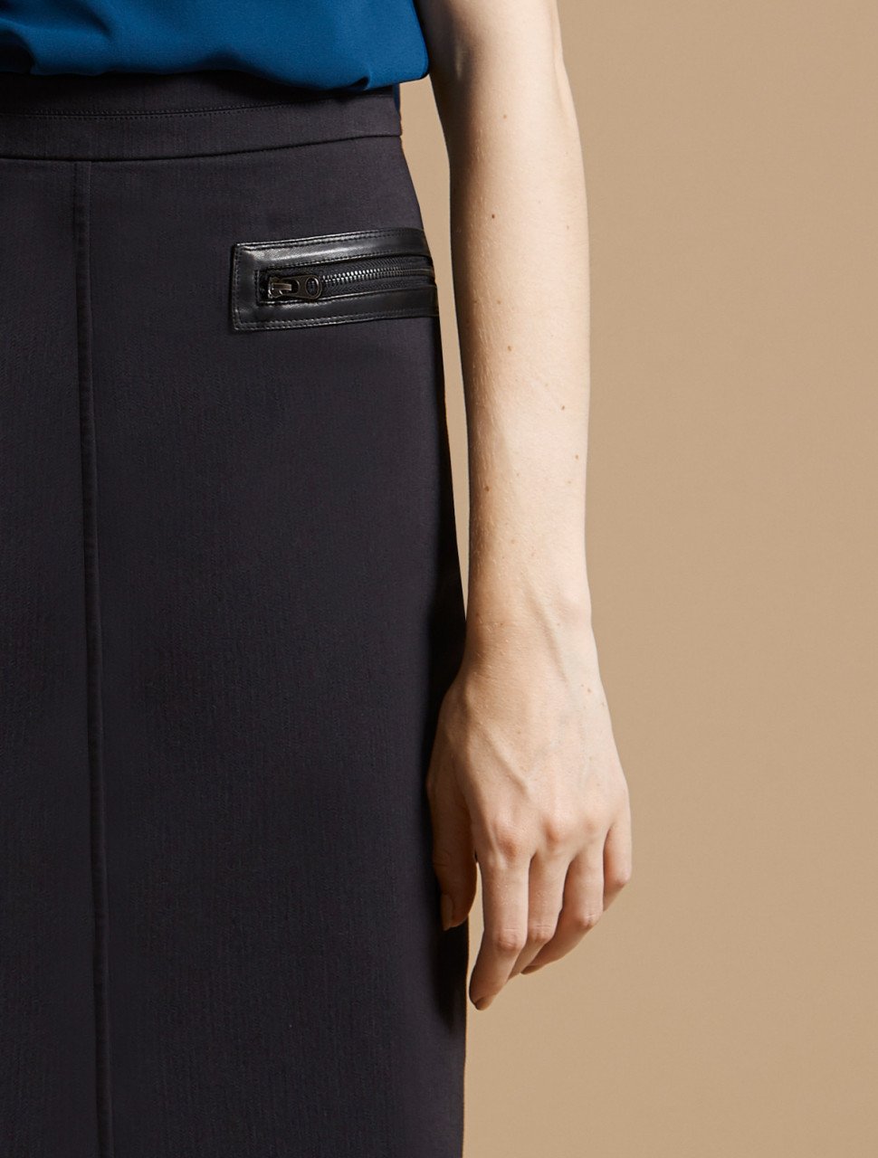SLIM PENCIL SKIRT WITH ZIPPER DETAIL SLIM PENCIL SKIRT WITH ZIPPER DETAIL