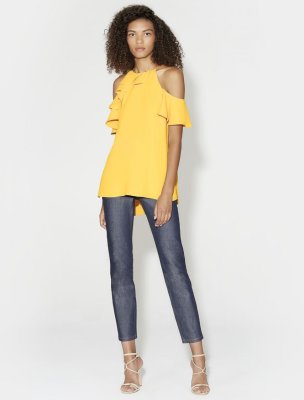 BLUSA CON HOMBROS DESCUBIERTOS BLUSA CON HOMBROS DESCUBIERTOS