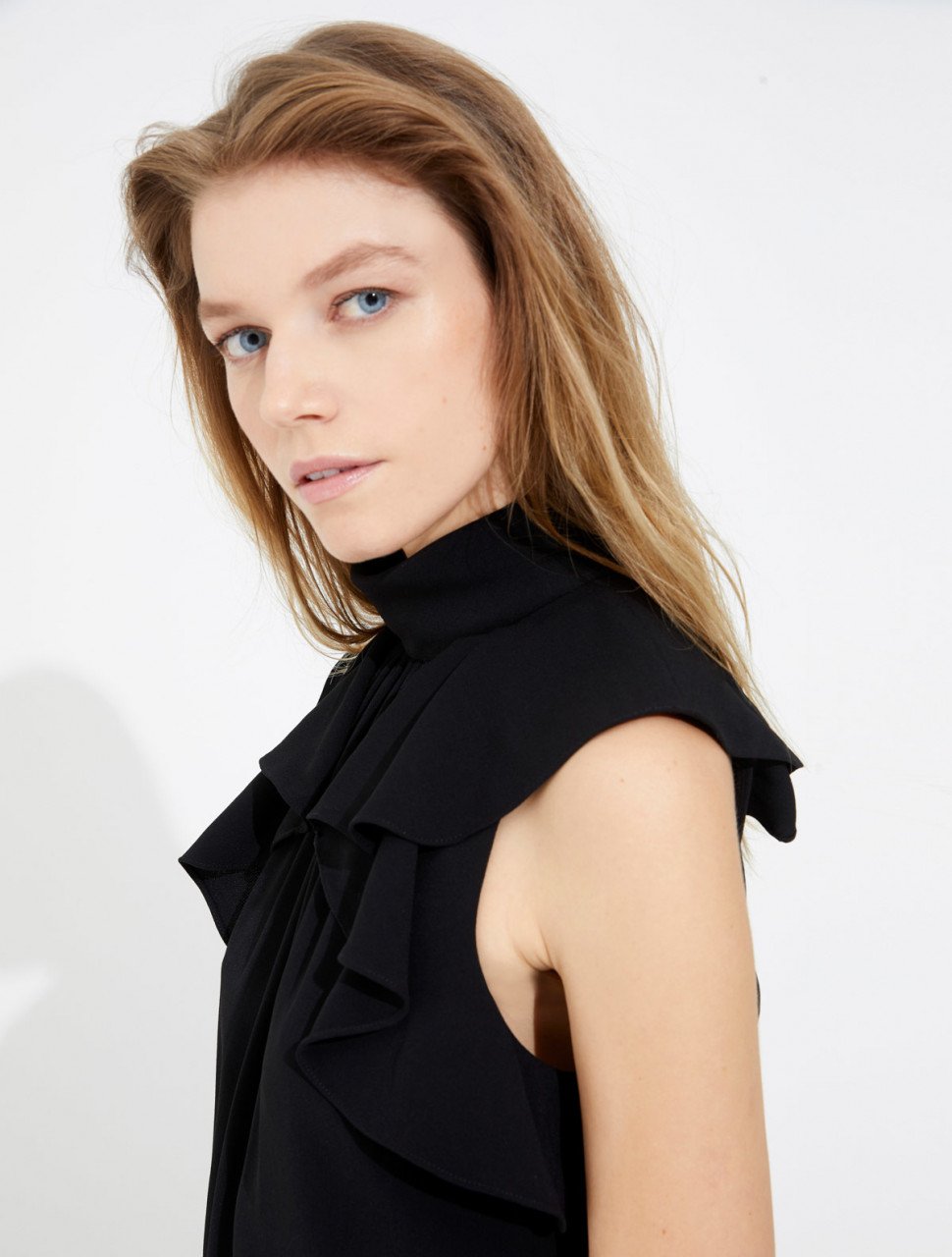 MOCK NECK TOP WITH FLOUNCE DETAIL MOCK NECK TOP WITH FLOUNCE DETAIL