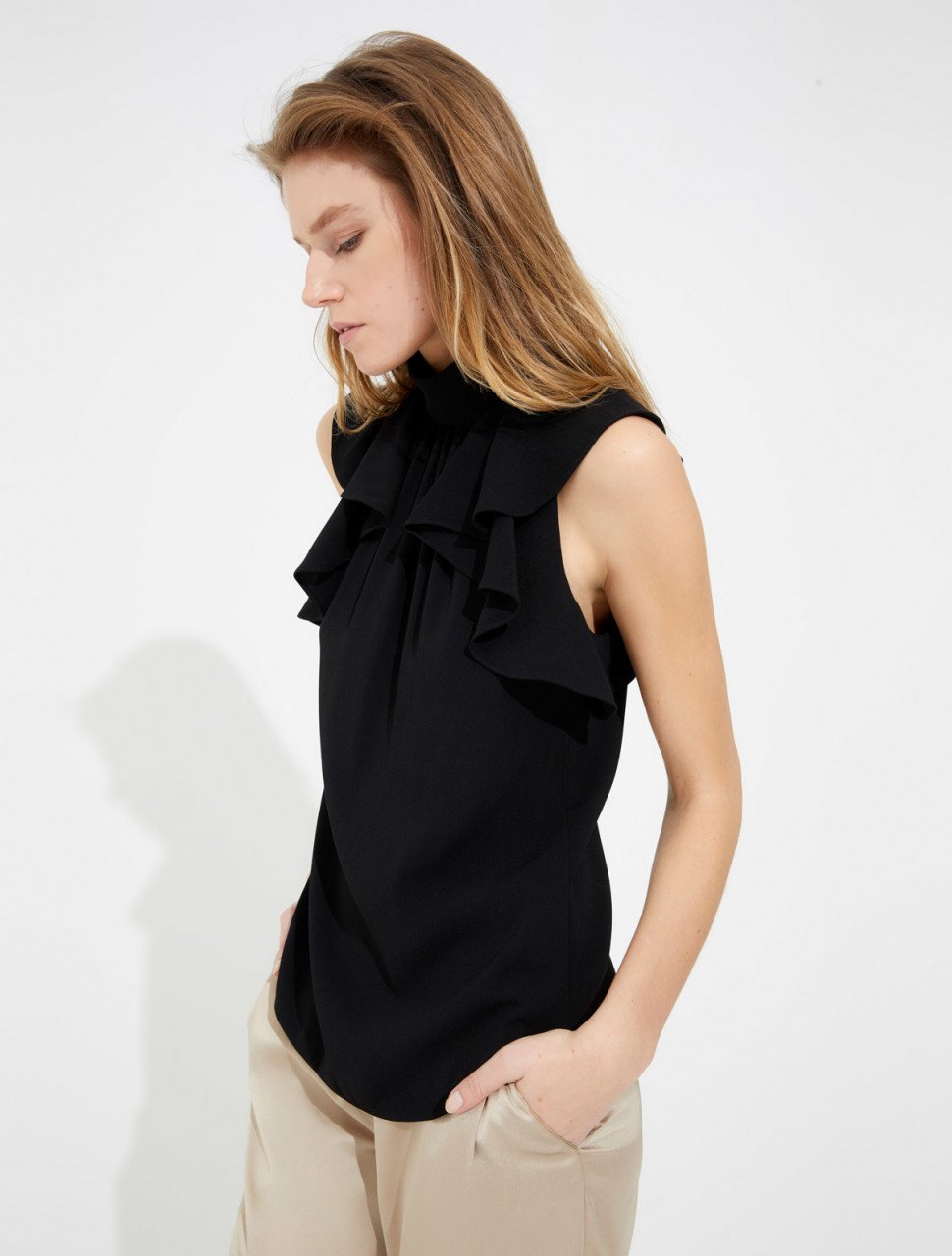 MOCK NECK TOP WITH FLOUNCE DETAIL MOCK NECK TOP WITH FLOUNCE DETAIL