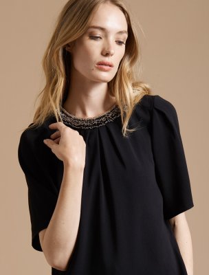 FLOWY SHORT SLEEVE EMBELLISHED SILK TOP FLOWY SHORT SLEEVE EMBELLISHED SILK TOP