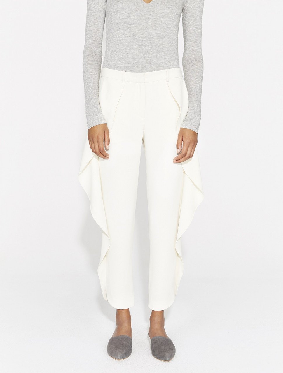 PANTALON CON DETALLES PANTALON CON DETALLES