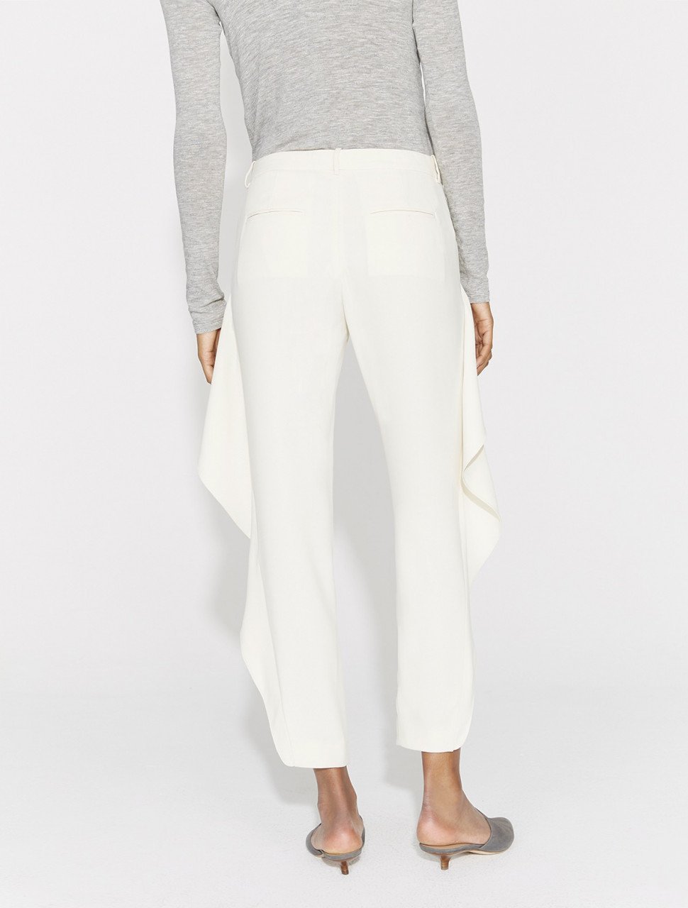 PANTALON CON DETALLES PANTALON CON DETALLES
