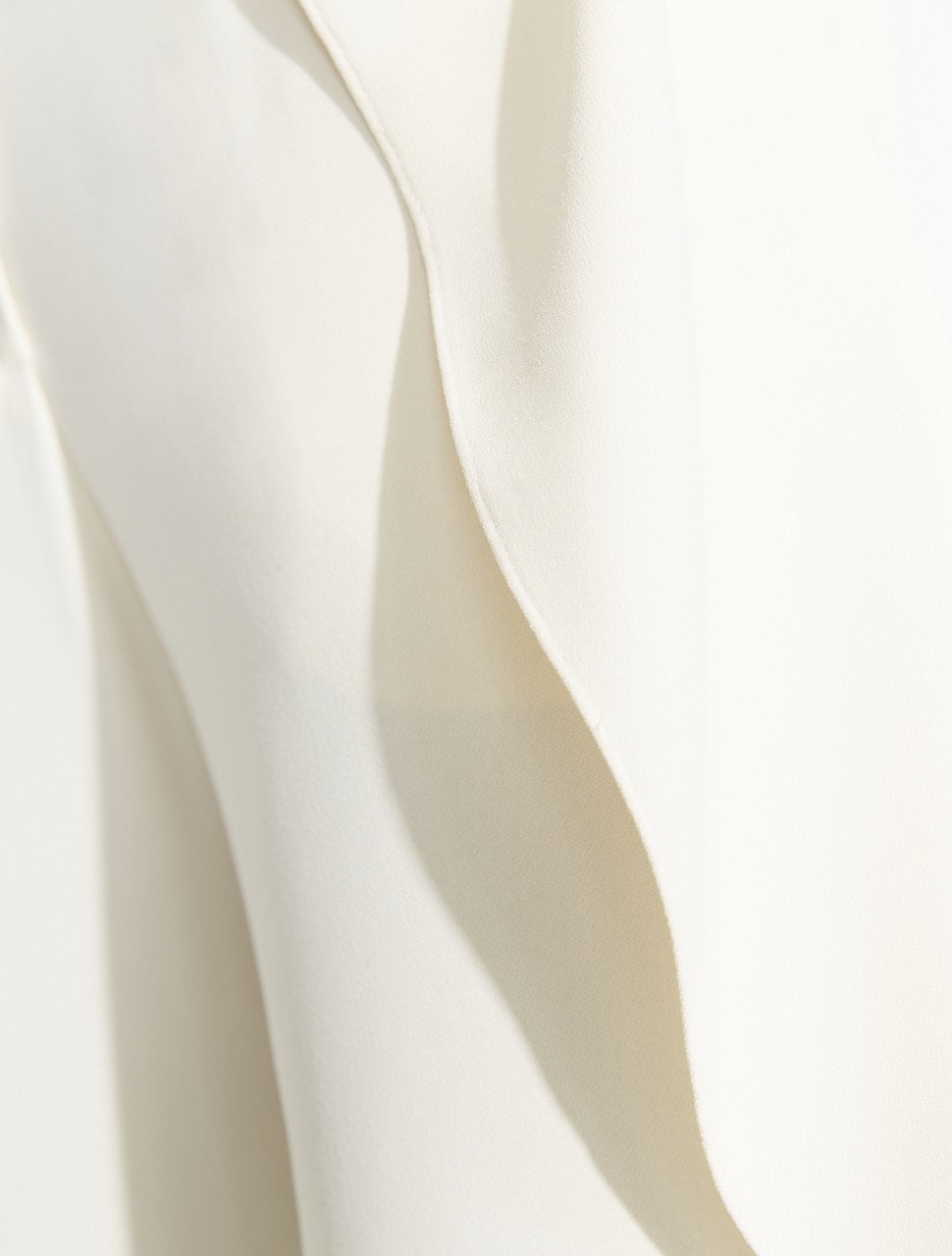 PANTALON CON DETALLES PANTALON CON DETALLES