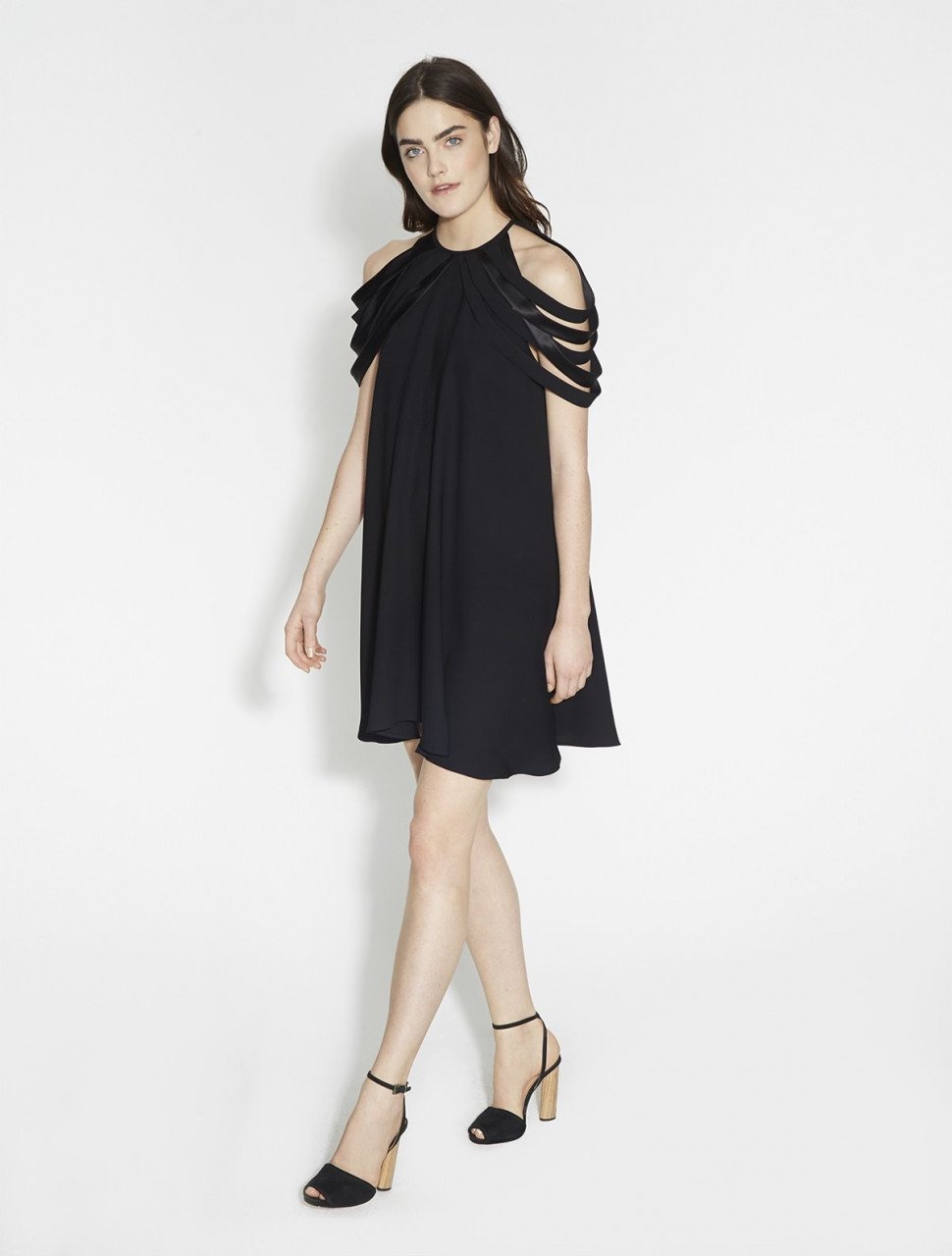 VESTIDO CON MULTI TIRAS VESTIDO CON MULTI TIRAS