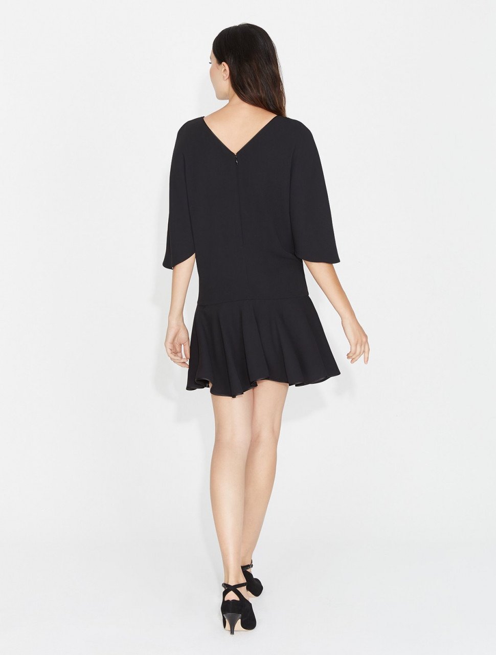 VESTIDO DE CREPE CON FALDA DE RUFFLE VESTIDO DE CREPE CON FALDA DE RUFFLE