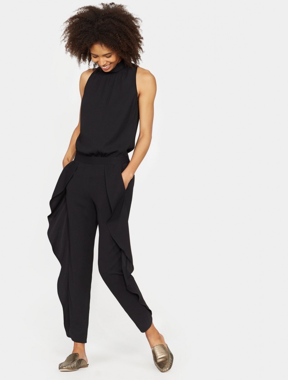 JUMPSUIT DE VOLANTES CON CUELLO MEDIO JUMPSUIT DE VOLANTES CON CUELLO MEDIO