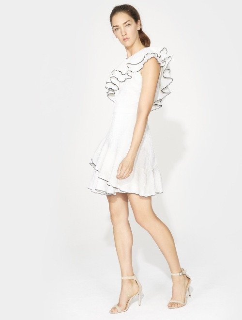 vestido con olanes