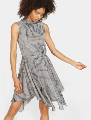 PRINTED SLEEVELESS RUFFLE SMOCKED MOCK NECK DRESS PRINTED SLEEVELESS RUFFLE SMOCKED MOCK NECK DRESS