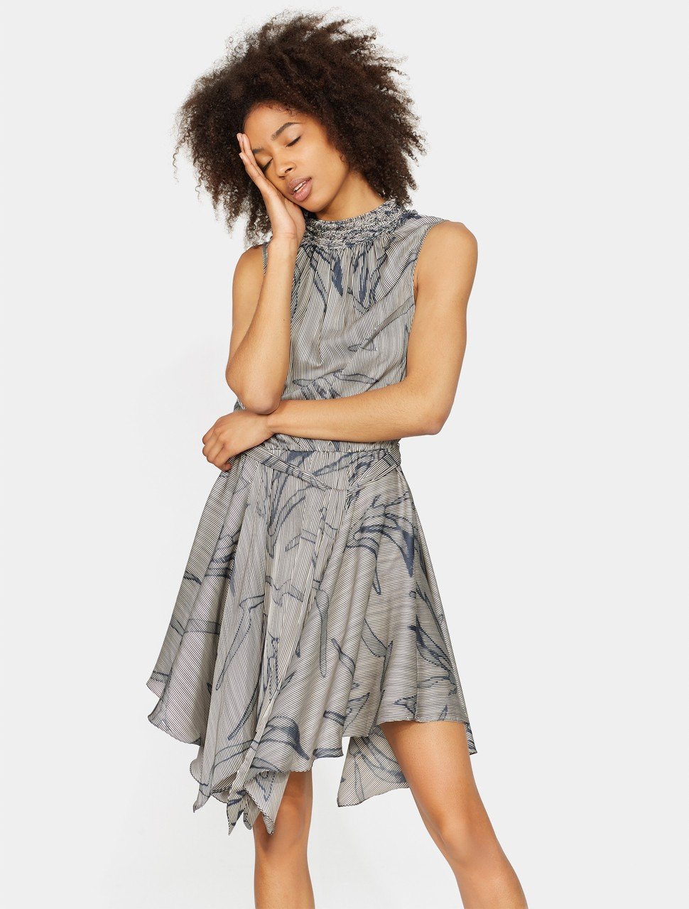 PRINTED SLEEVELESS RUFFLE SMOCKED MOCK NECK DRESS PRINTED SLEEVELESS RUFFLE SMOCKED MOCK NECK DRESS