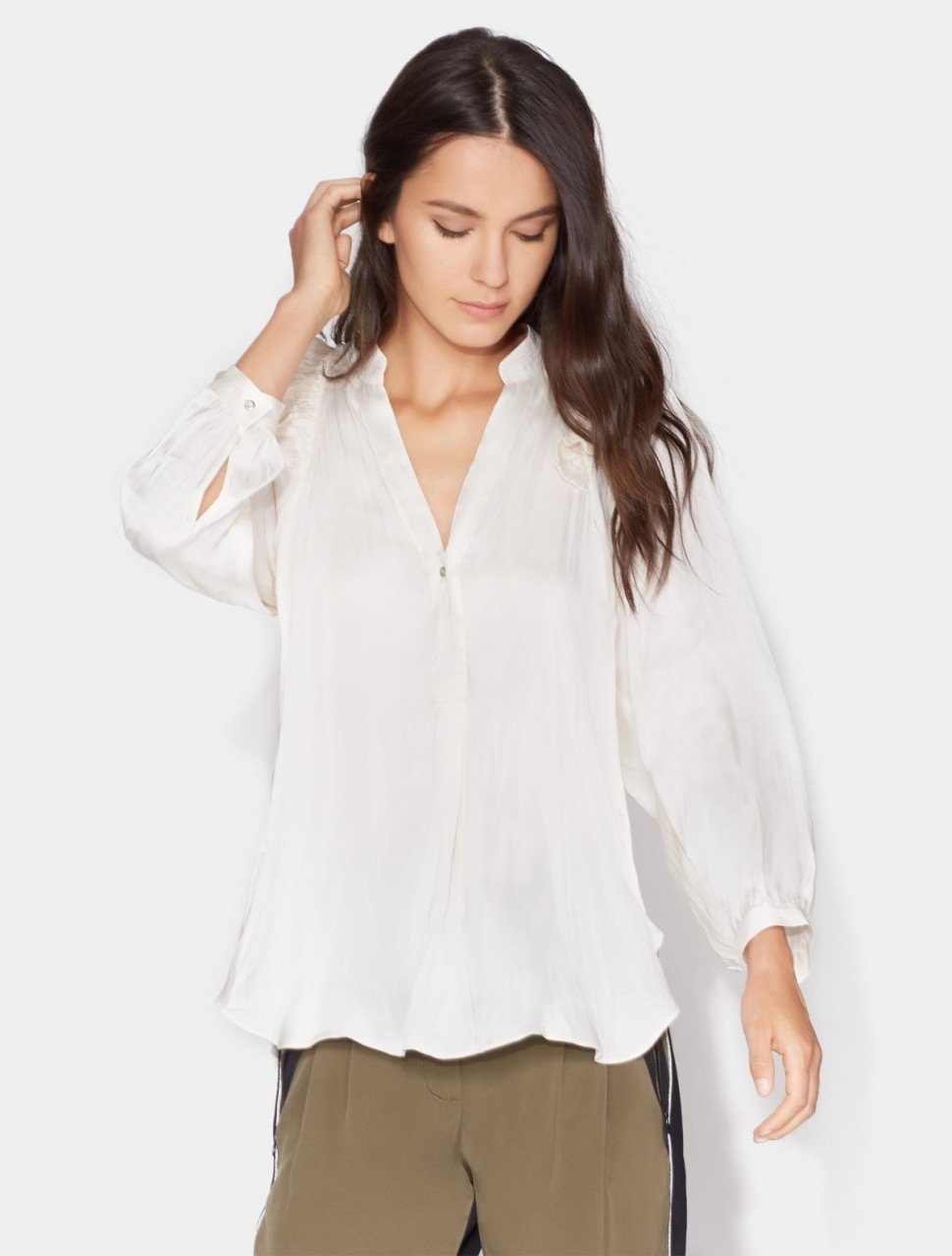 BLUSA DETALLE OLANES BLUSA DETALLE OLANES
