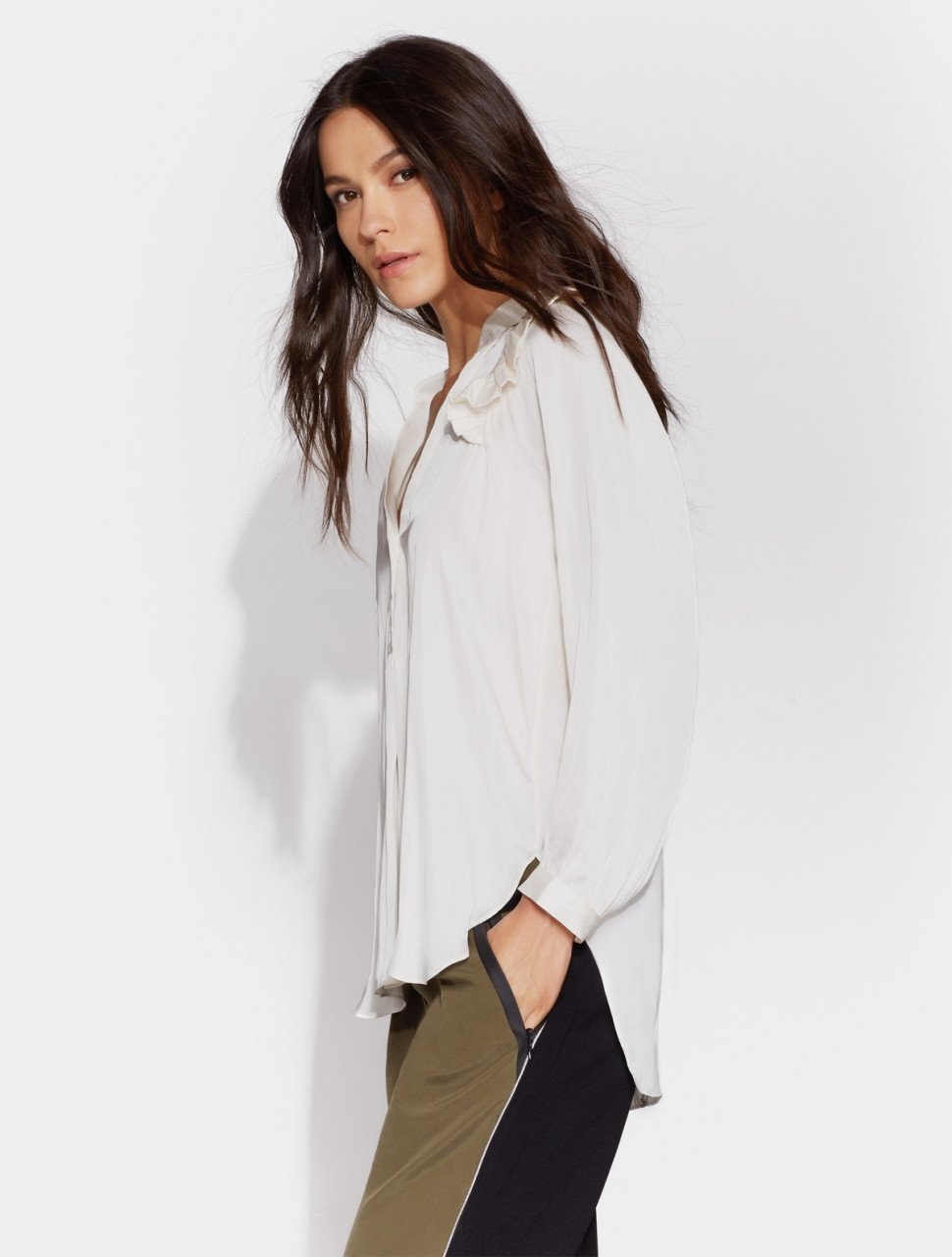 BLUSA DETALLE OLANES BLUSA DETALLE OLANES