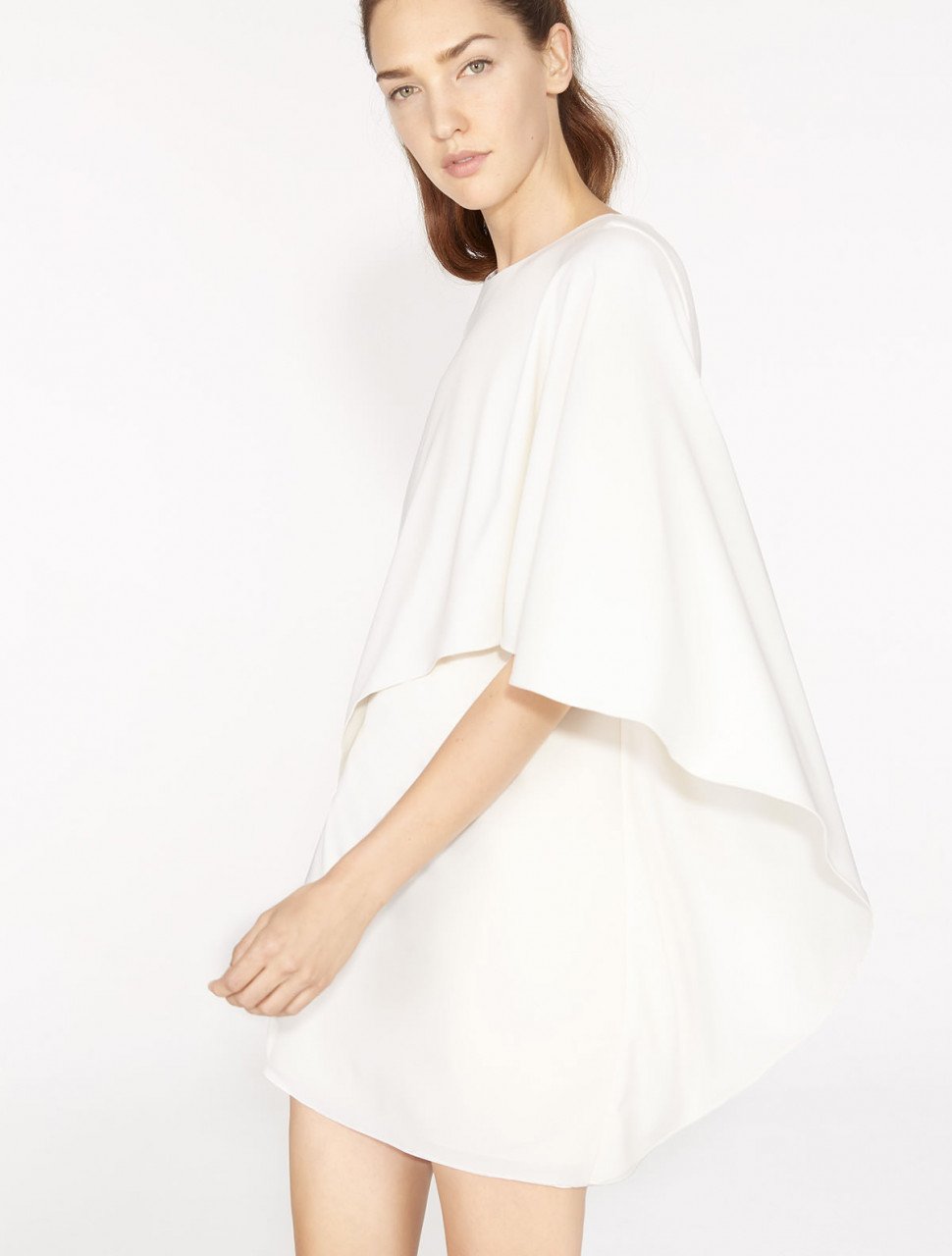 VESTIDO CREPE DRAPEADO CON FLUÍDO ASIMÉTRICO VESTIDO CREPE DRAPEADO CON FLUÍDO ASIMÉTRICO