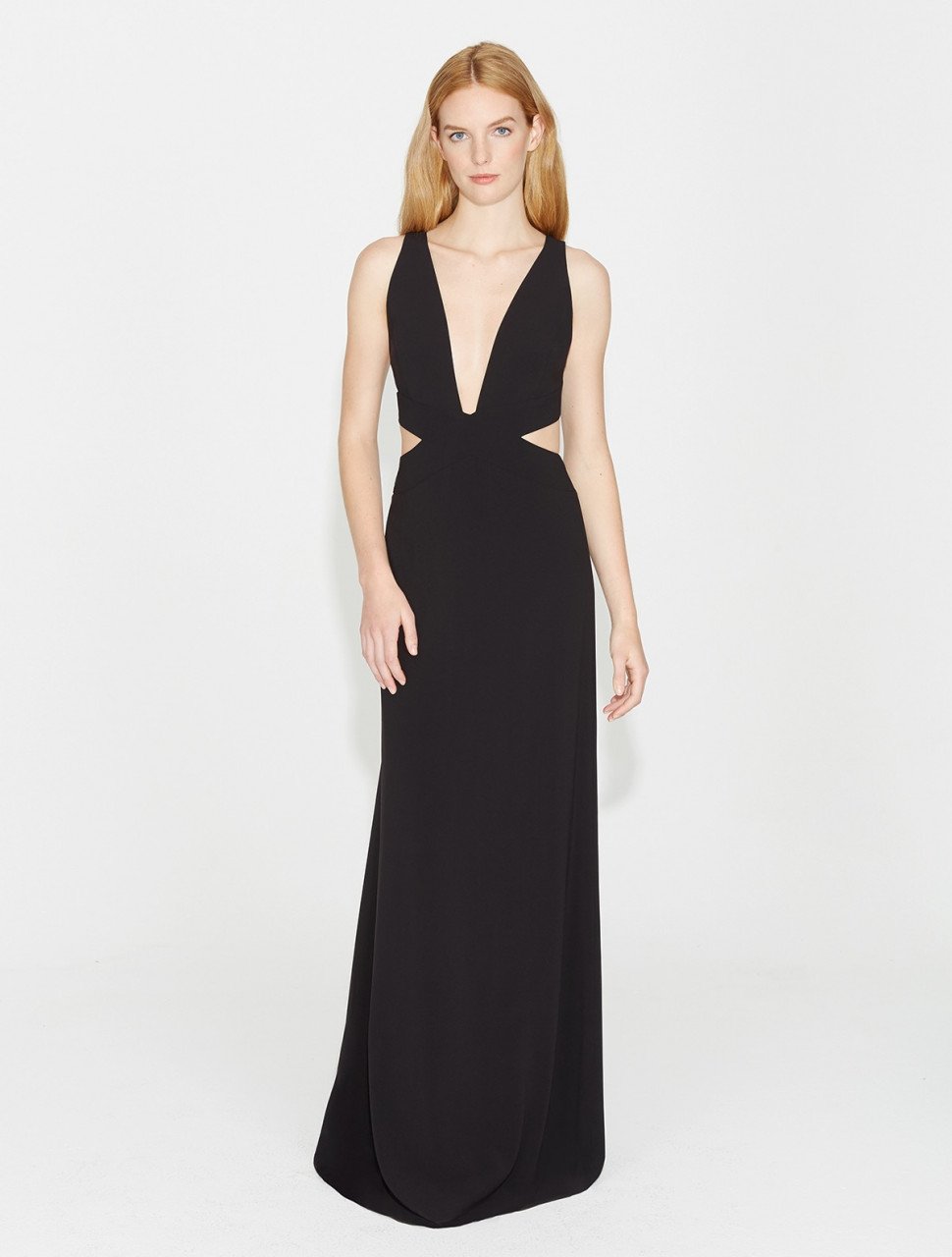 VESTIDO DE CREPE MINIMALISTA CON ABERTURAS LATERALES VESTIDO DE CREPE MINIMALISTA CON ABERTURAS LATERALES
