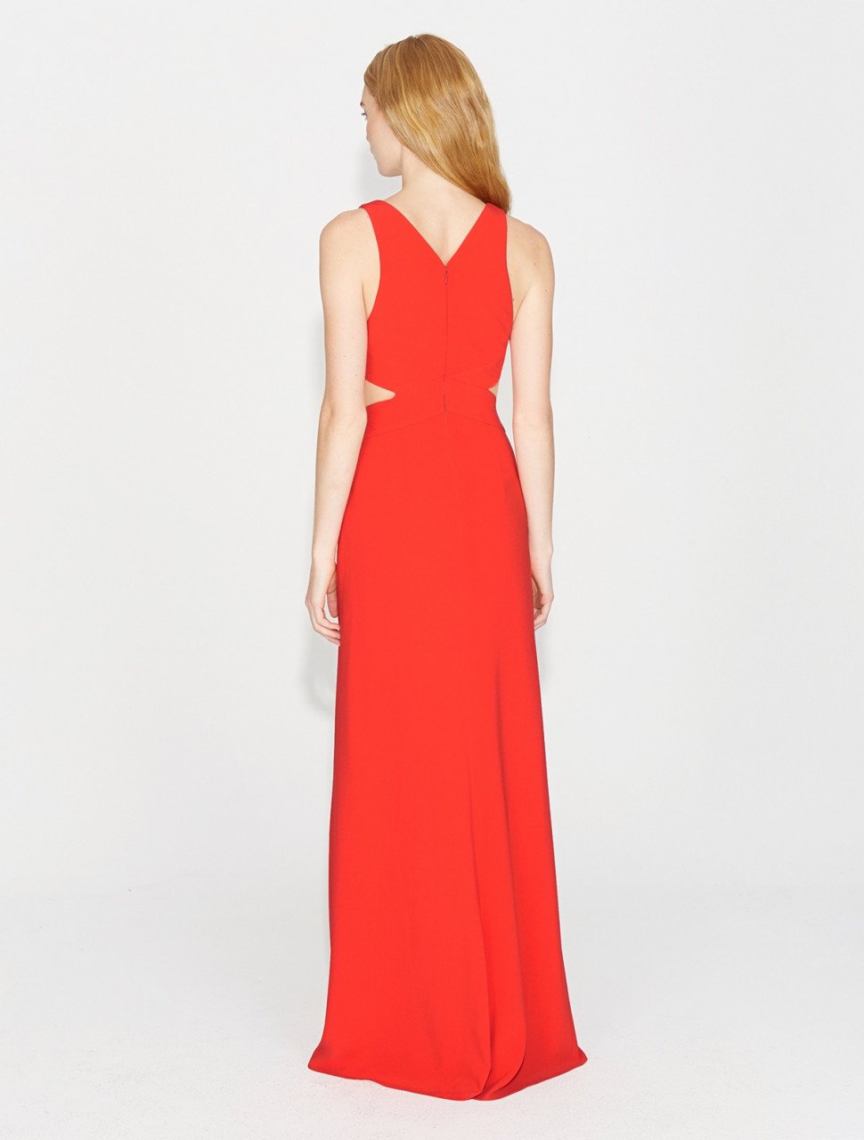 VESTIDO DE CREPE MINIMALISTA CON ABERTURAS LATERALES VESTIDO DE CREPE MINIMALISTA CON ABERTURAS LATERALES