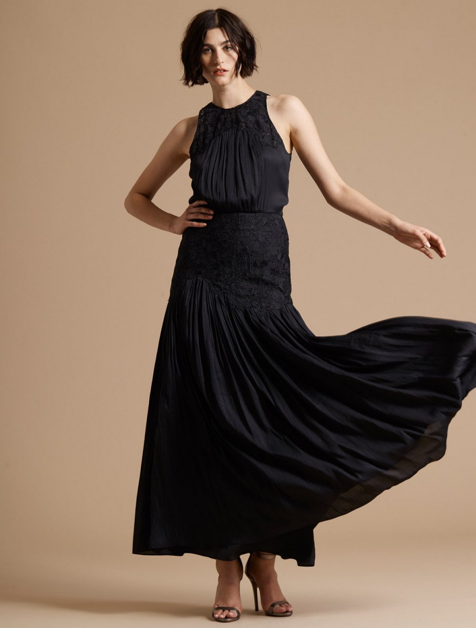 METALLIC MEMORY GEORGETTE FLORAL APPLIQUE GOWN METALLIC MEMORY GEORGETTE FLORAL APPLIQUE GOWN