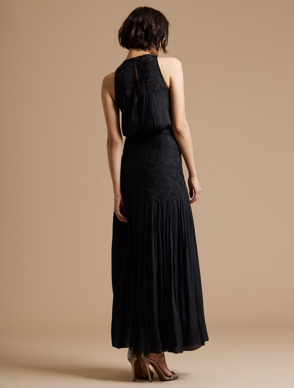 METALLIC MEMORY GEORGETTE FLORAL APPLIQUE GOWN METALLIC MEMORY GEORGETTE FLORAL APPLIQUE GOWN