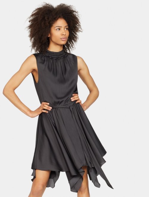 VESTIDO DE CUELLO MEDIO