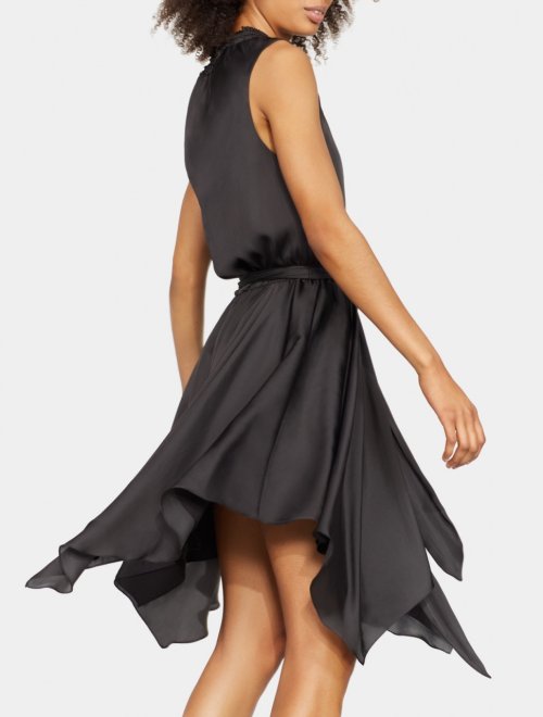 VESTIDO DE CUELLO MEDIO