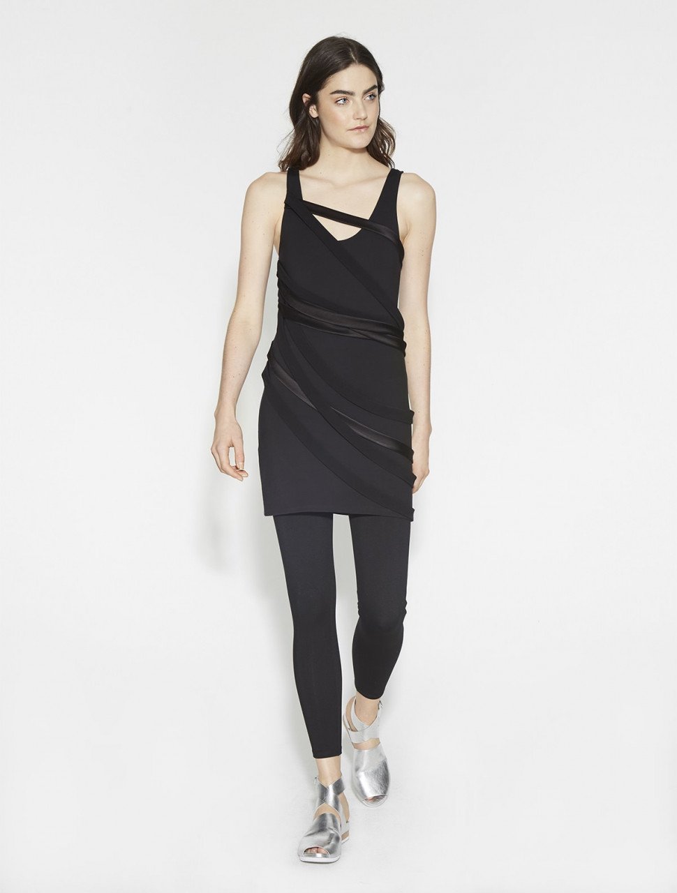 VESTIDO AJUSTADO CON MULTI TIRAS VESTIDO AJUSTADO CON MULTI TIRAS