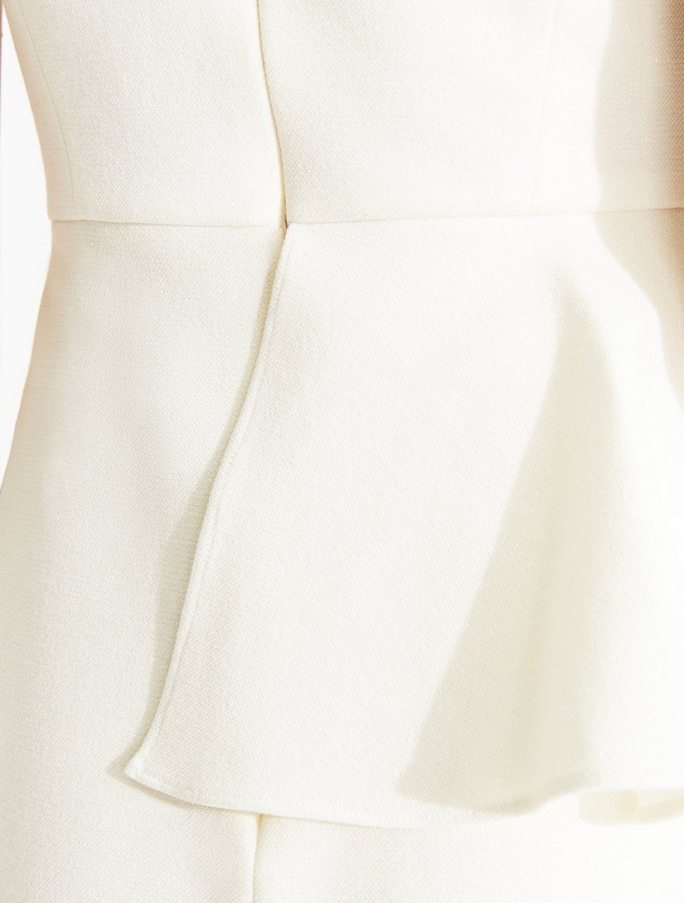 VESTIDO CON DETALLE DE RUFFLE DE PUNTO DE ESPUMA VESTIDO CON DETALLE DE RUFFLE DE PUNTO DE ESPUMA