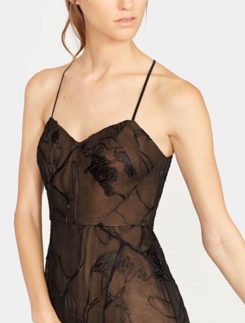VESTIDO BORDADO FALDA CON VOLANTES