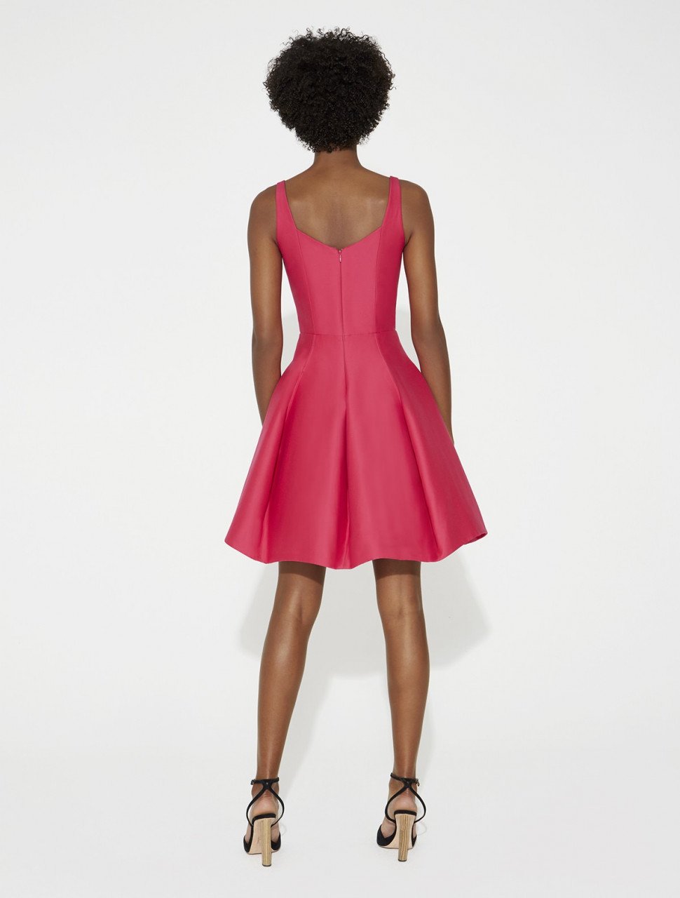 VESTIDO DE SEDA FAILLE CON CORTE AL CUELLO VESTIDO DE SEDA FAILLE CON CORTE AL CUELLO