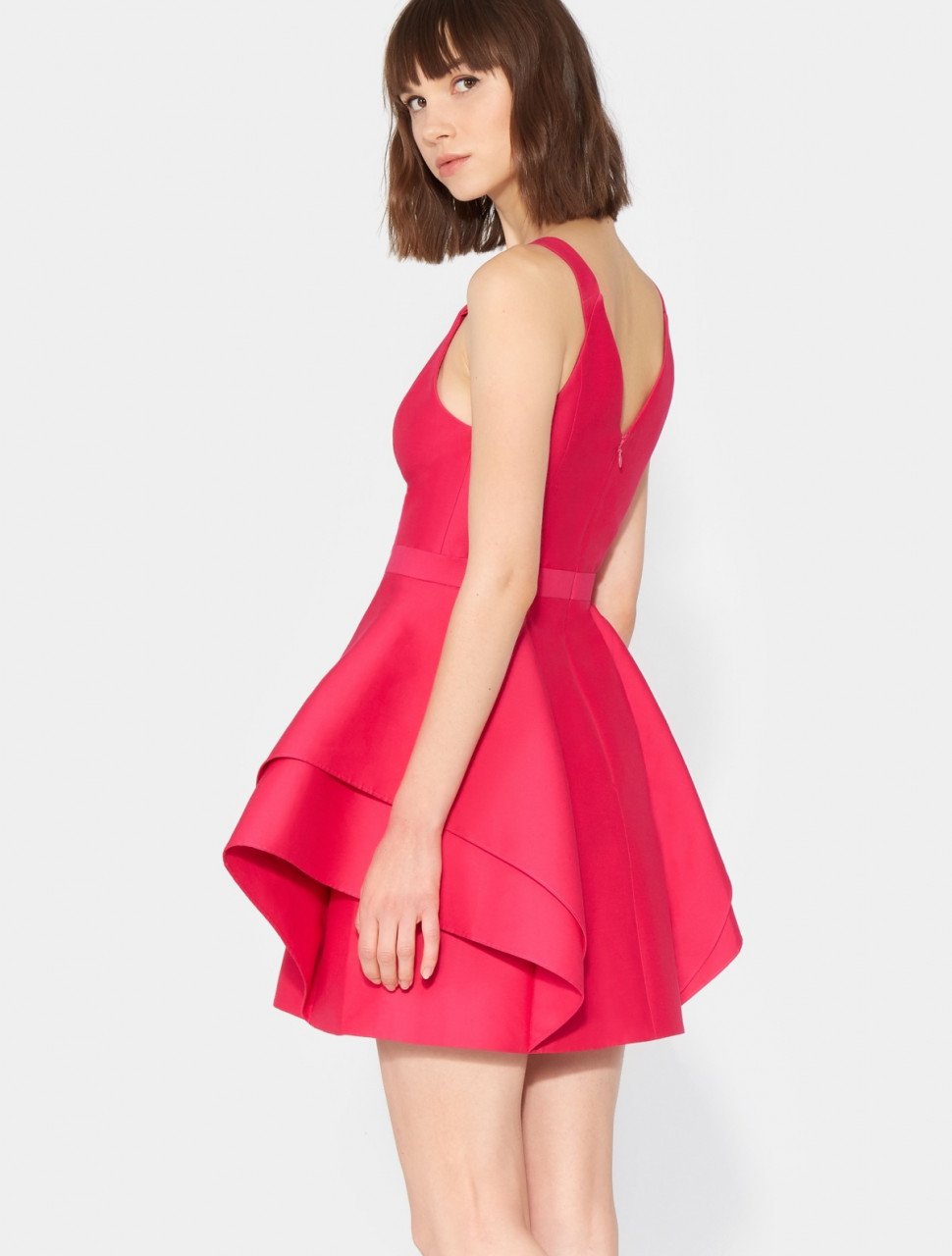 VESTIDO DE FALDA DRAMÁTICA CON VOLANTES VESTIDO DE FALDA DRAMÁTICA CON VOLANTES