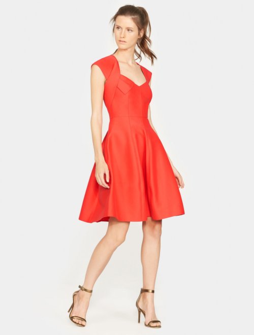 VESTIDO CON ESTRUCTURA