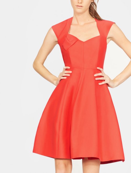 VESTIDO CON ESTRUCTURA