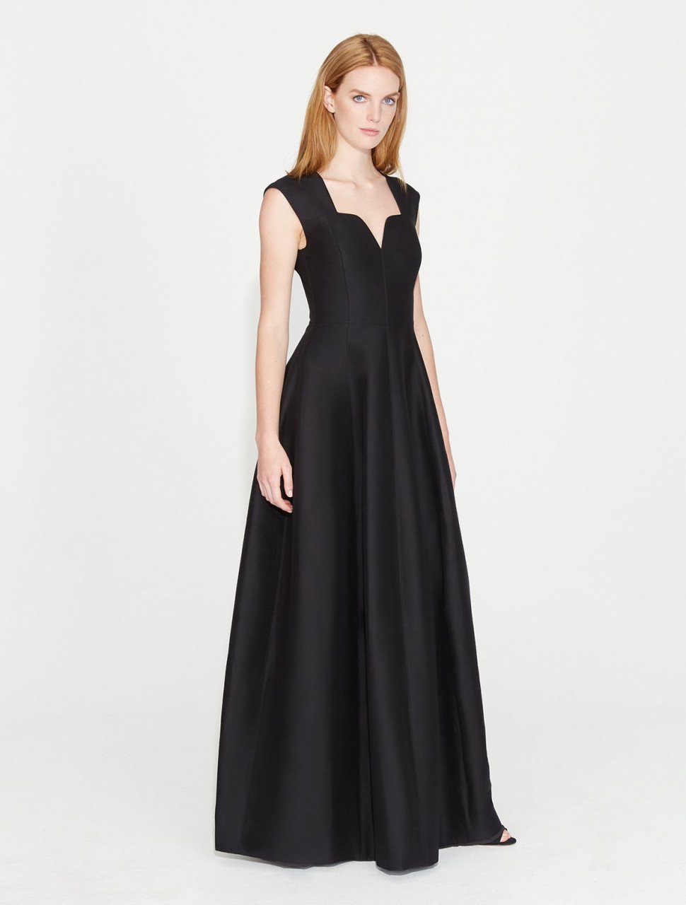 VESTIDO DE CUELLO GEOMÉTRICO CON FAILLE DE SEDA VESTIDO DE CUELLO GEOMÉTRICO CON FAILLE DE SEDA