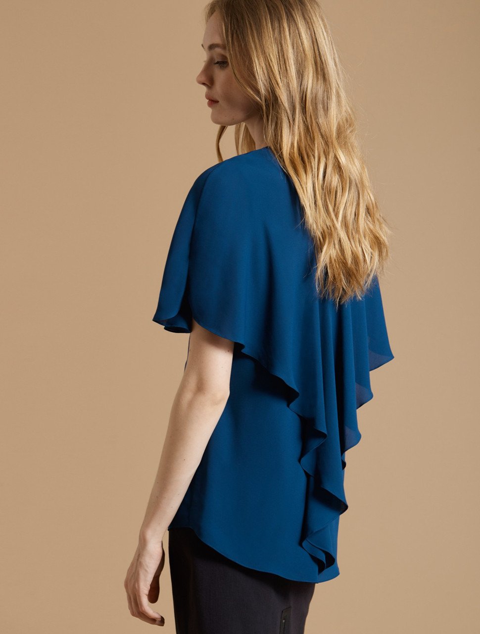 CAPE SLEEVE DRAPE BACK TOP CAPE SLEEVE DRAPE BACK TOP