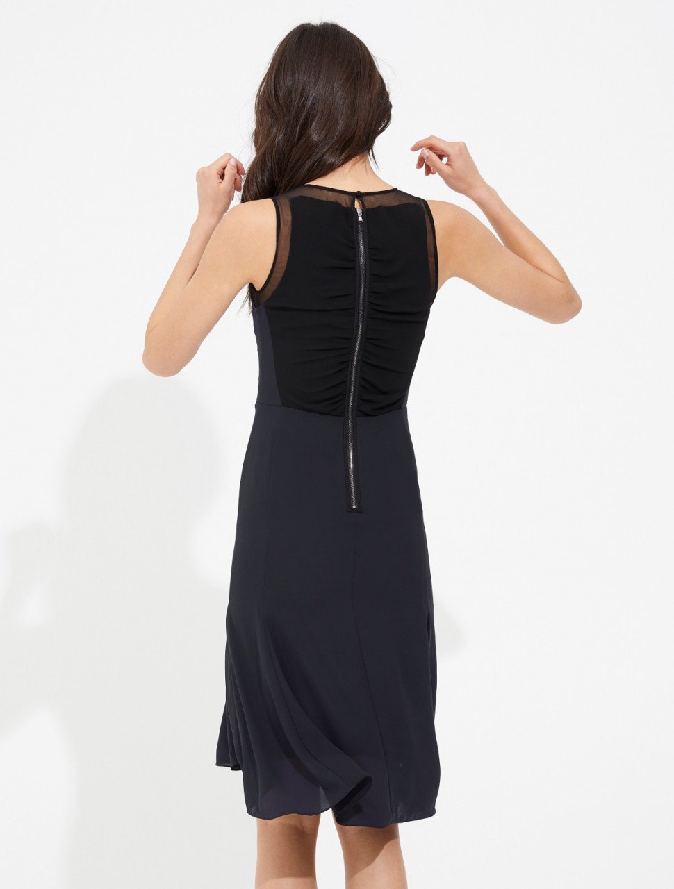 RUCHED BACK ZIPPER DETAIL FLOWY DRESS RUCHED BACK ZIPPER DETAIL FLOWY DRESS