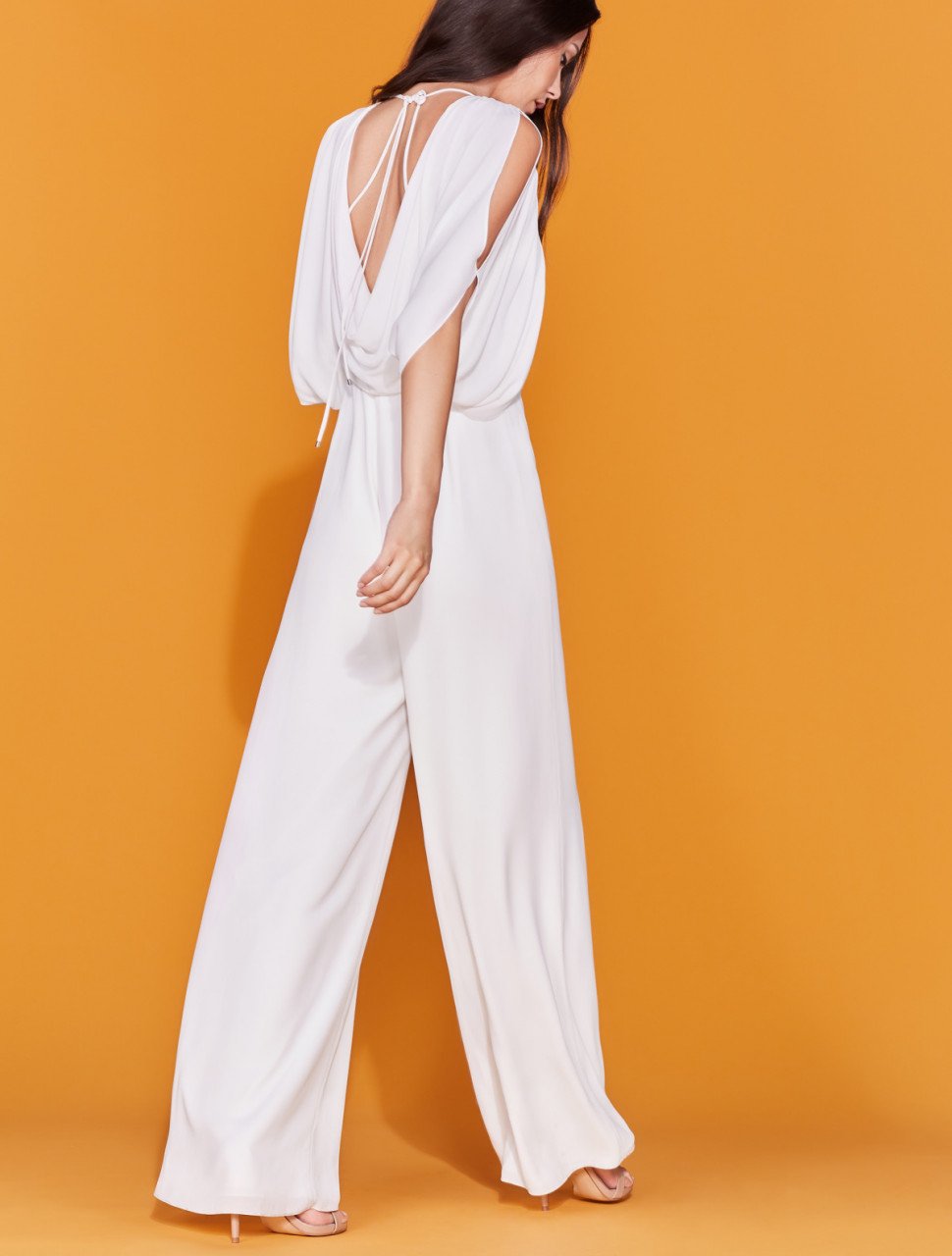 JUMPSUIT DE ESPALDA DRAPEADA CON HOMBROS DESCUBIERTOS JUMPSUIT DE ESPALDA DRAPEADA CON HOMBROS DESCUBIERTOS