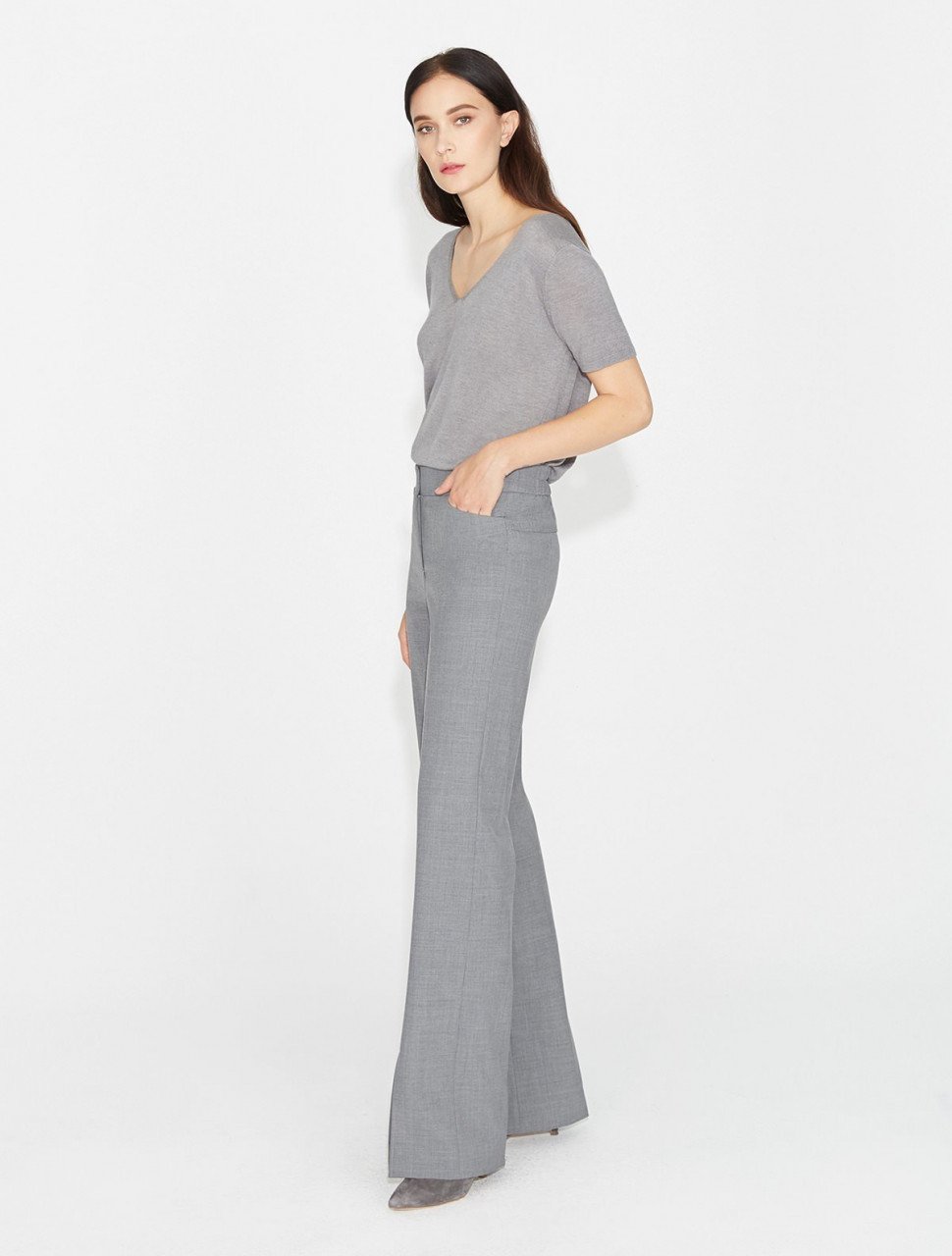 PANTALONES RECTOS CON CORTE AL FRENTE PANTALONES RECTOS CON CORTE AL FRENTE