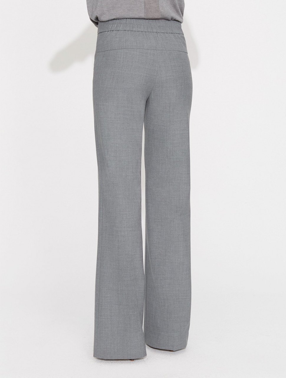 PANTALONES RECTOS CON CORTE AL FRENTE PANTALONES RECTOS CON CORTE AL FRENTE