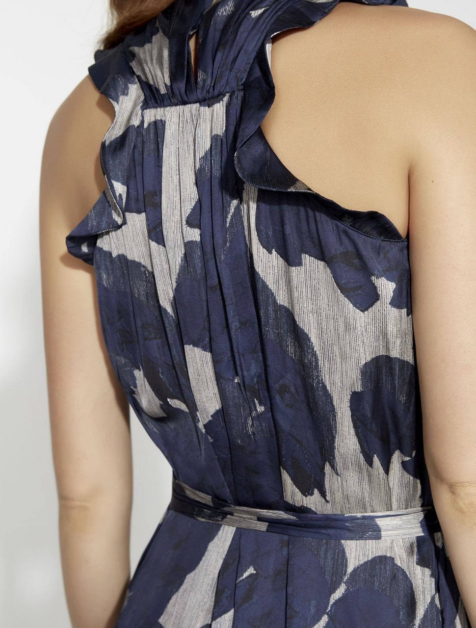 VESTIDO FLUIDO CUELLO RECTO VESTIDO FLUIDO CUELLO RECTO