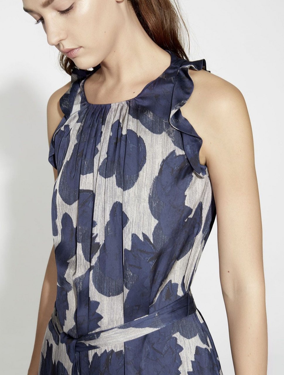 VESTIDO FLUIDO CUELLO RECTO VESTIDO FLUIDO CUELLO RECTO