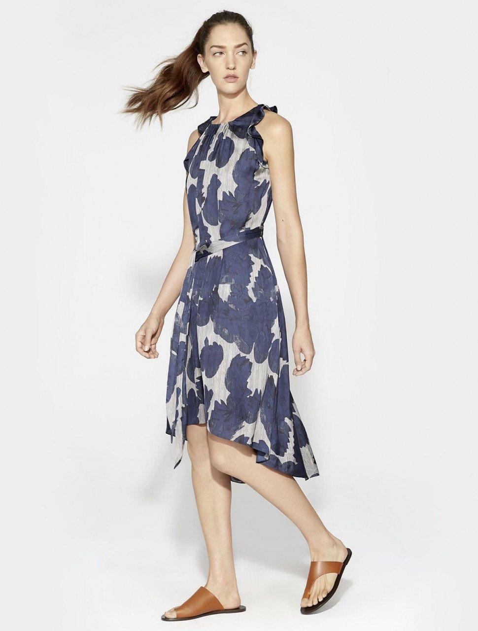 VESTIDO FLUIDO CUELLO RECTO VESTIDO FLUIDO CUELLO RECTO