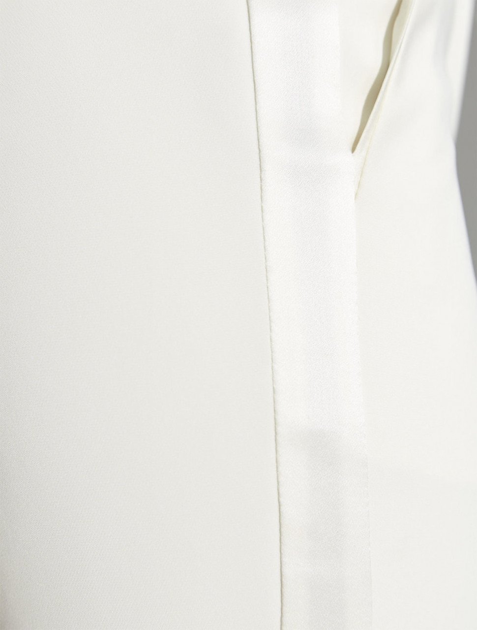 PANTALÓN CÓNICO CON INSERTOS SATINADOS PANTALÓN CÓNICO CON INSERTOS SATINADOS