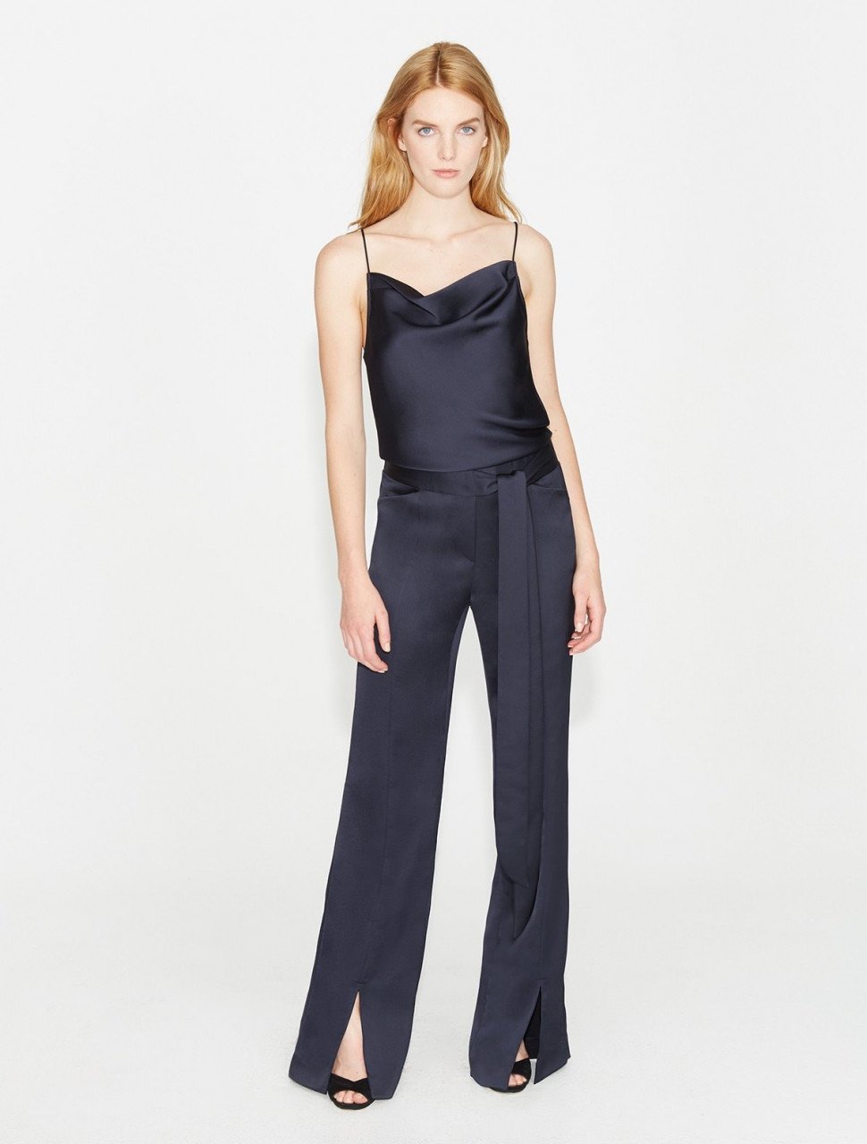 JUMPSUIT SATÍN CON DRAPEO AL FRENTE JUMPSUIT SATÍN CON DRAPEO AL FRENTE