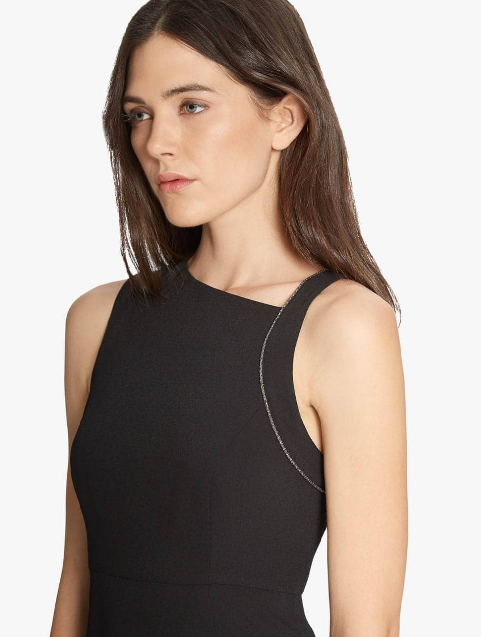 VESTIDO CREPE CON CADENA VESTIDO CREPE CON CADENA