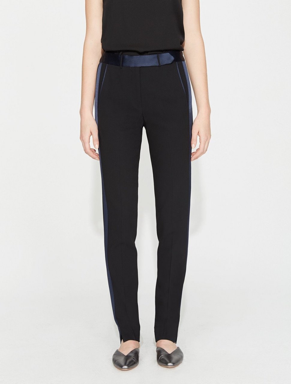 PANTALON SLIM CON DETALLE SATÍN PANTALON SLIM CON DETALLE SATÍN